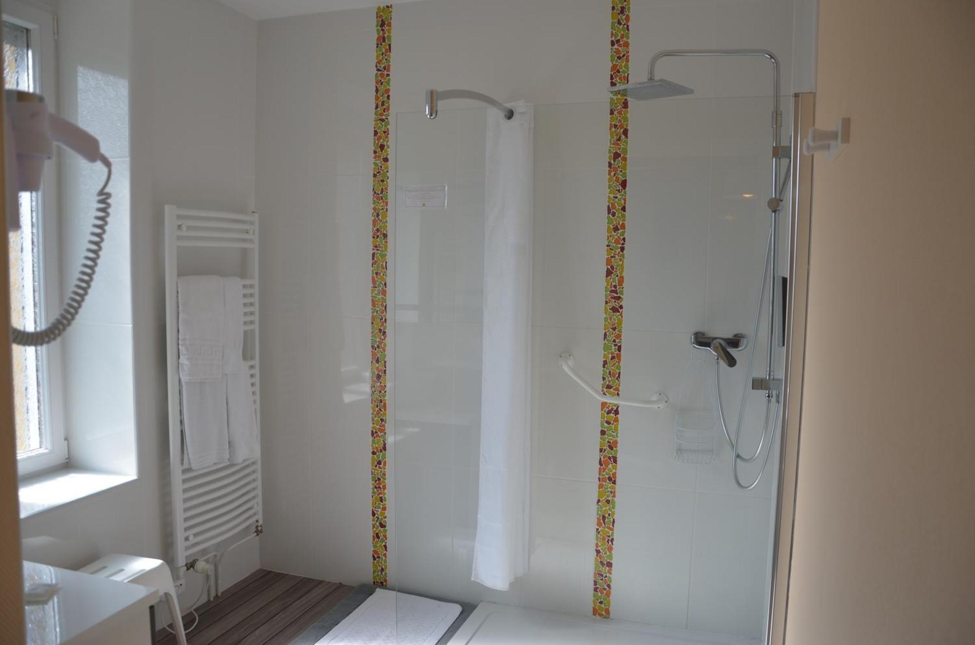 Logis La Sapiniere Otel Remilly-Aillicourt Oda fotoğraf